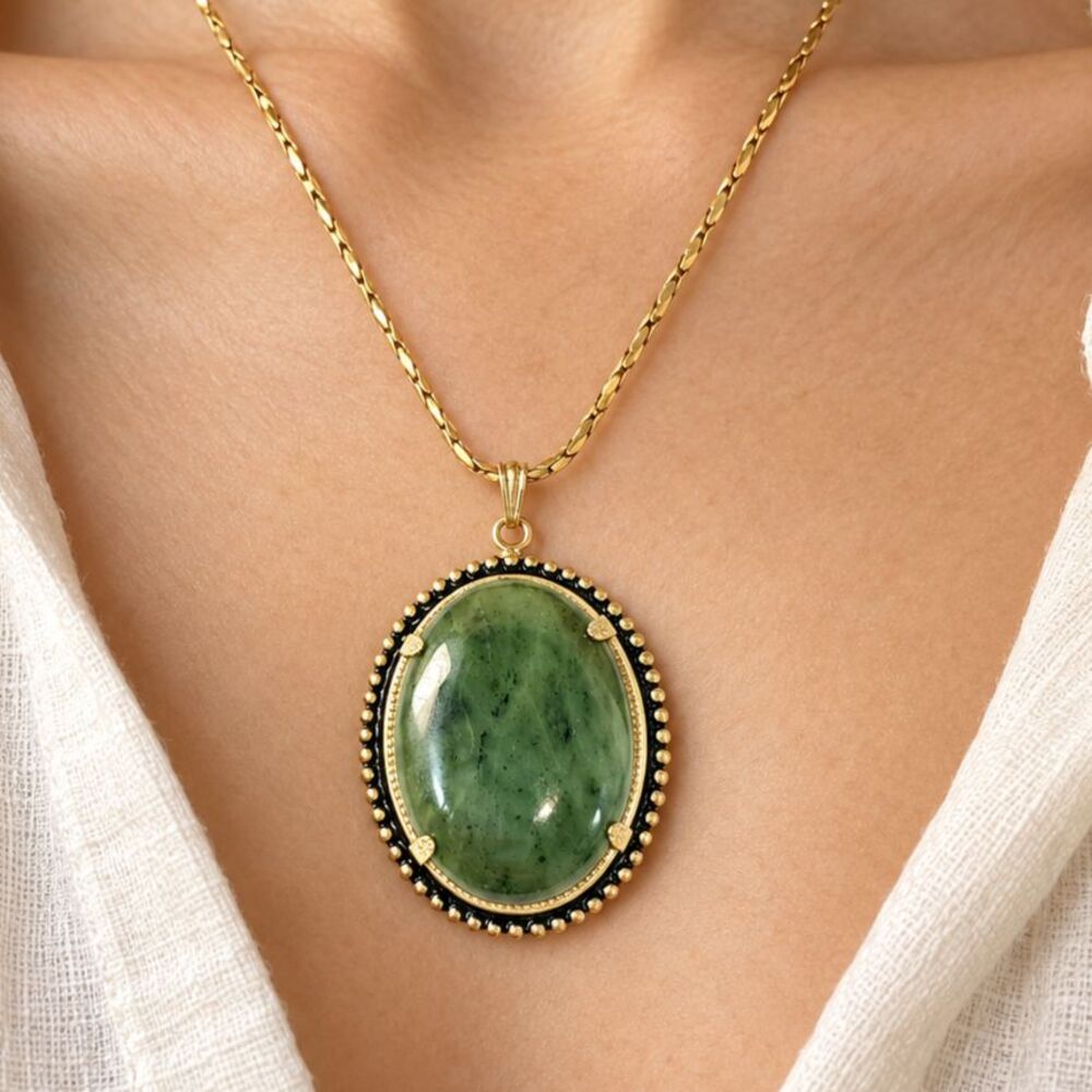 Vintage Green Jade Oval Cabochon Pendant Necklace Gold Tone Chain